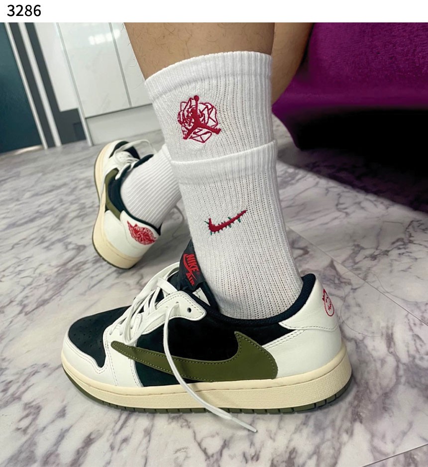 [Nike] 나이키 트래비스 스캇 레트로 로우 OG SP 미디움 올리브