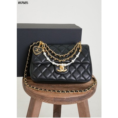 [CHANEL] 샤넬 미니 플랩백 샤이니 램스킨 이미테이션 펄 & 골드메탈 블랙